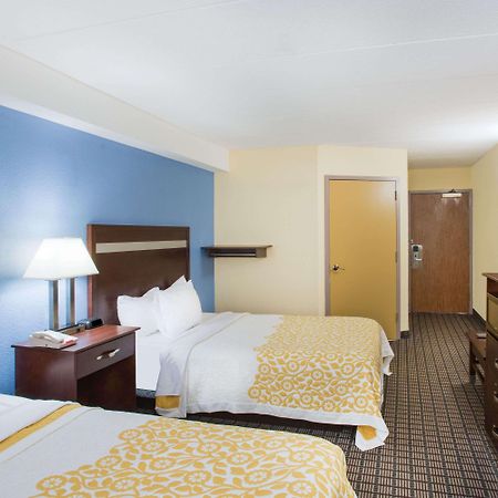 Days Inn By Wyndham New Haven Esterno foto