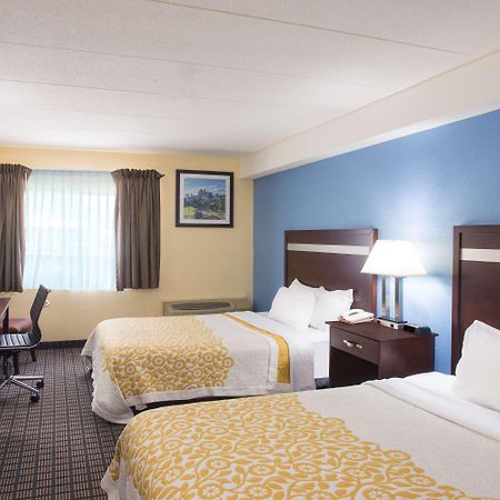 Days Inn By Wyndham New Haven Esterno foto