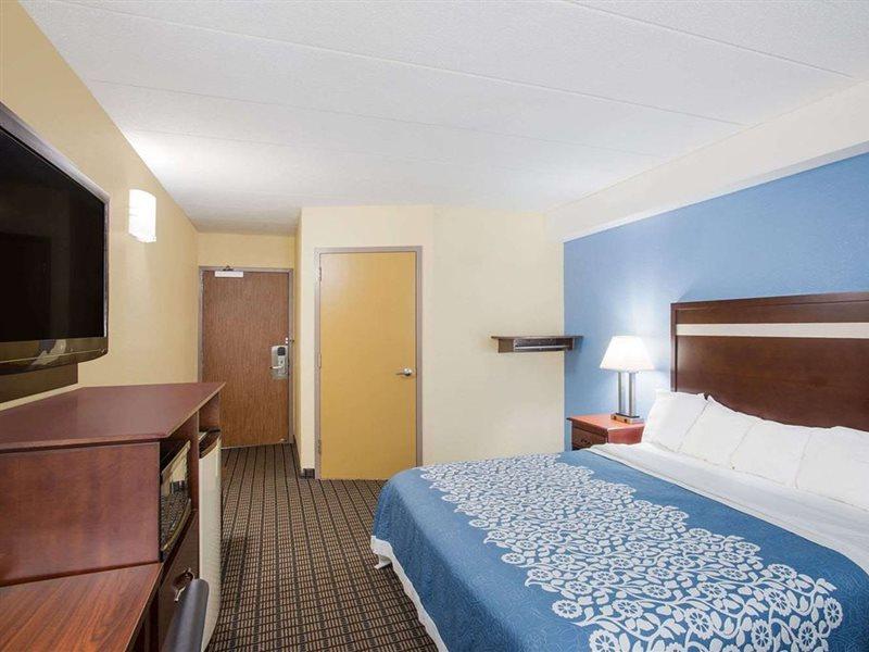 Days Inn By Wyndham New Haven Esterno foto