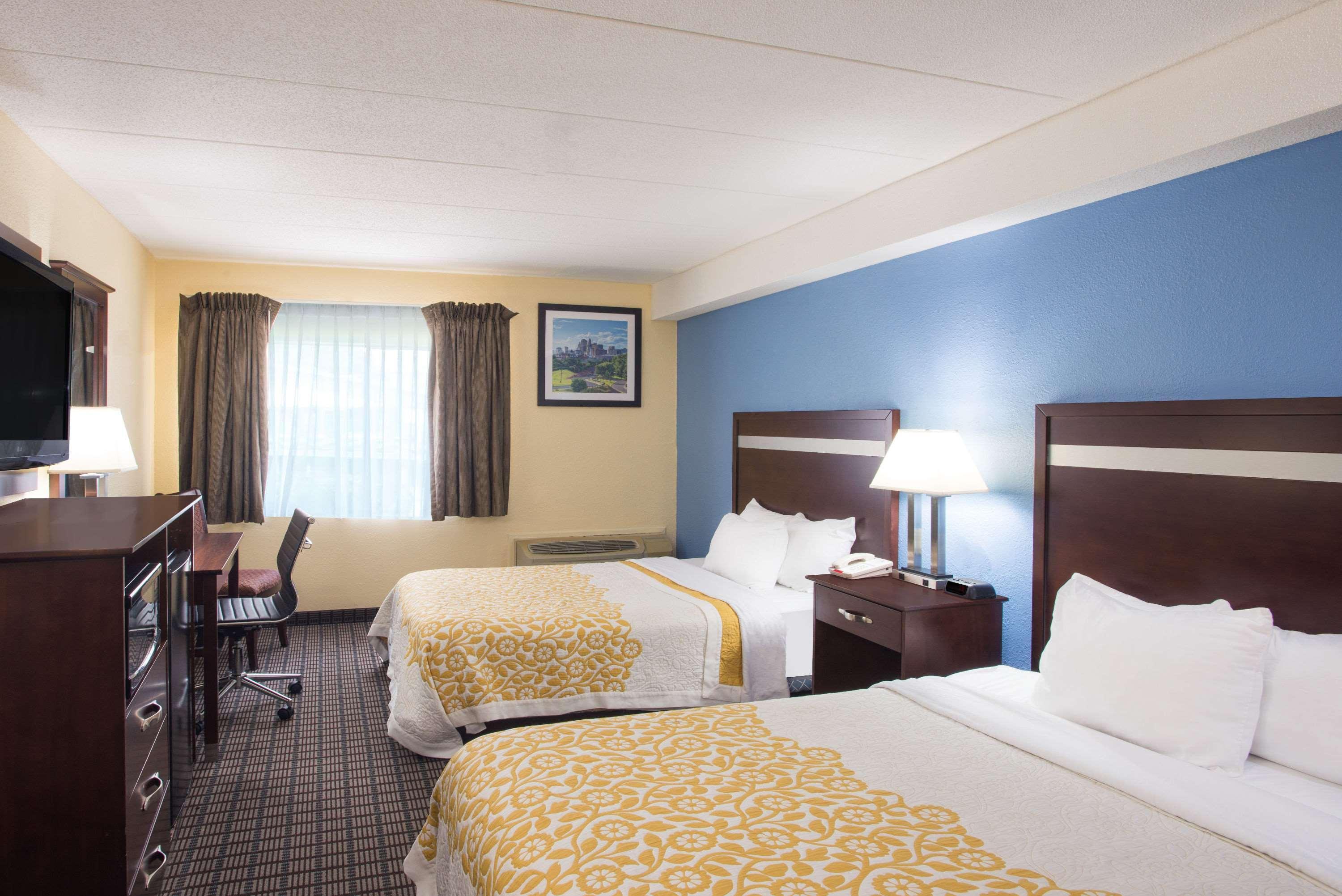 Days Inn By Wyndham New Haven Esterno foto