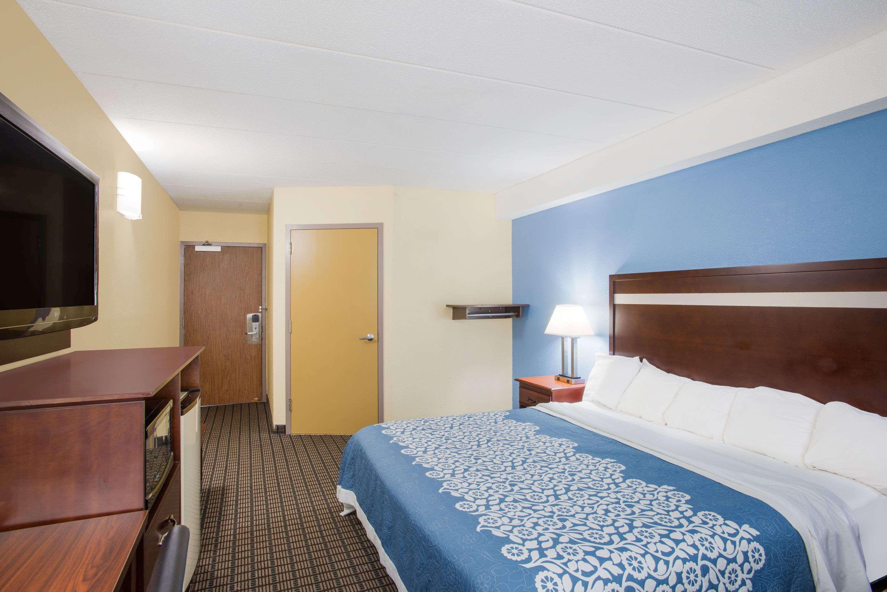 Days Inn By Wyndham New Haven Esterno foto